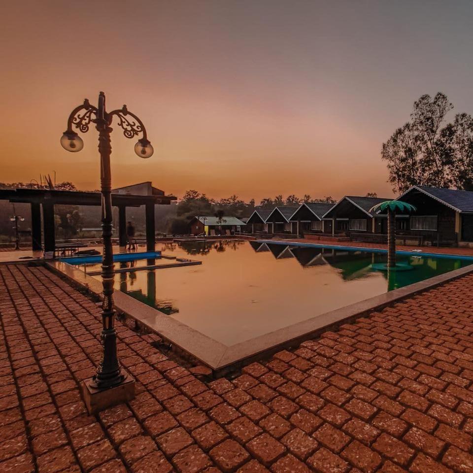 Kings Resort Дандели Екстериор снимка